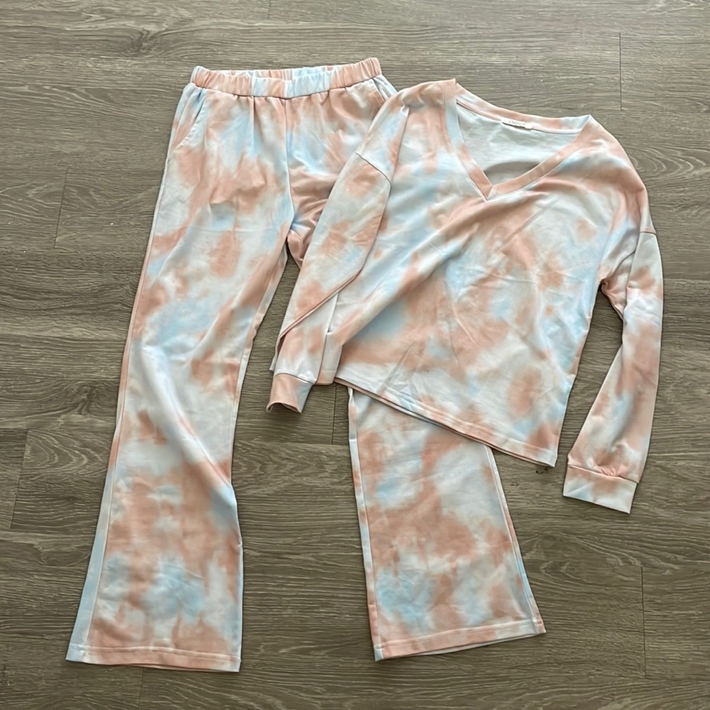 Cloud Walk Lounge Set. Medium top and bottom.